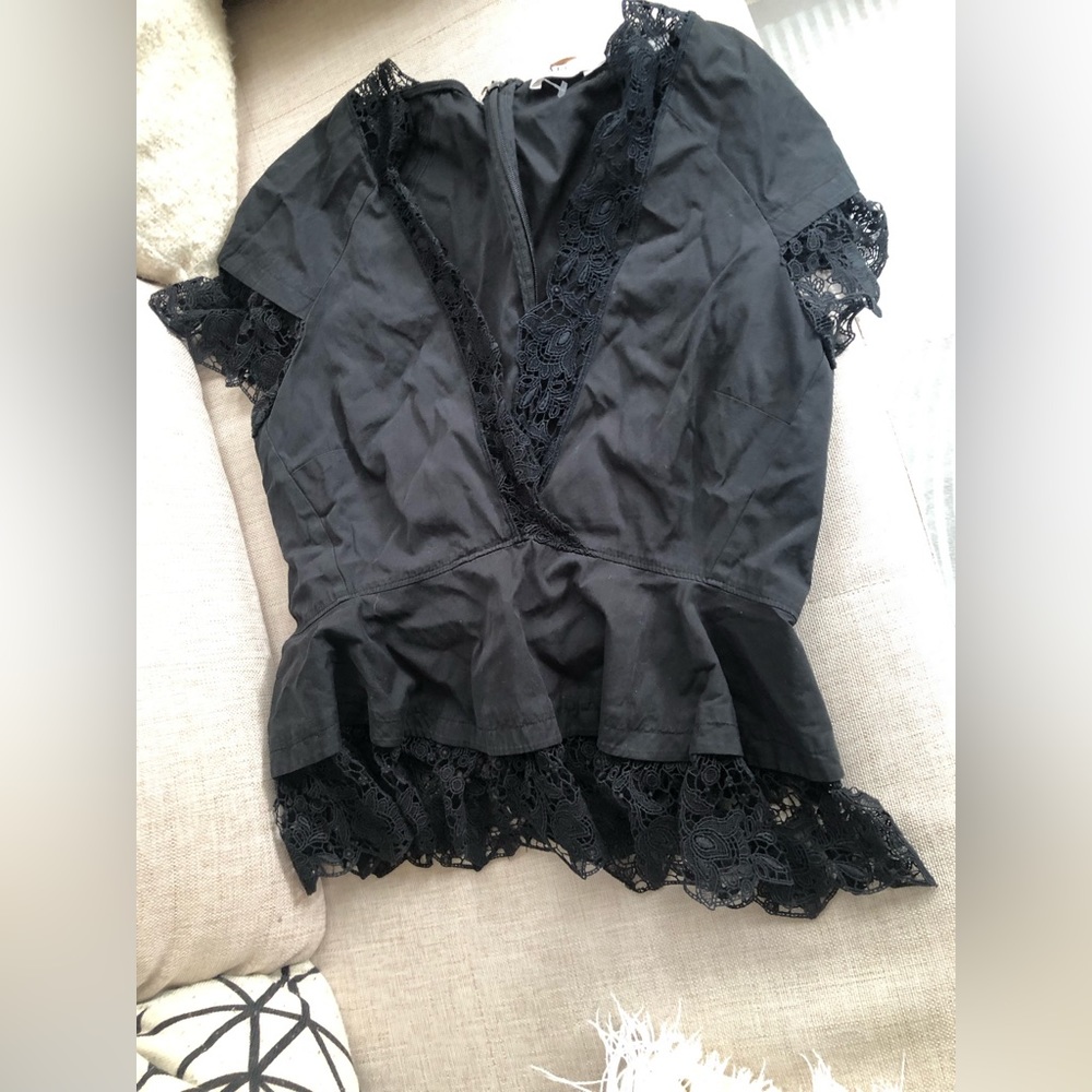 ALC black lace v shirt sleeve top XS S 2